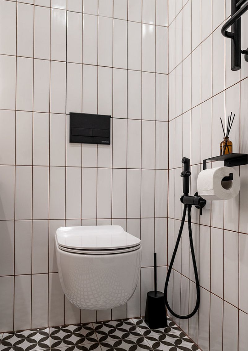Классическая белая плитка в интерьере туалета
