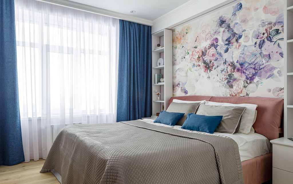 Красивая спальня в двухкомнатной квартире, спокойные мягкие цвета